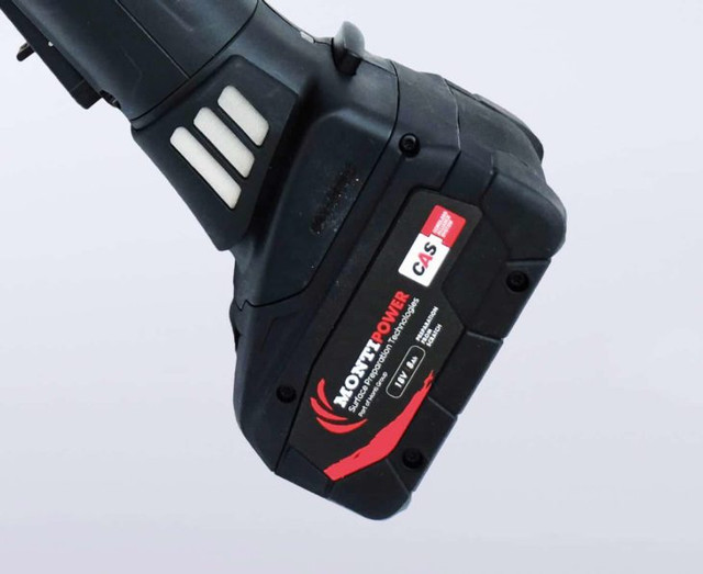 The new cordless technology for the Bristle Blaster®  including the safety switch. It includes the anti-vibrating handle and a new robust fronthead.