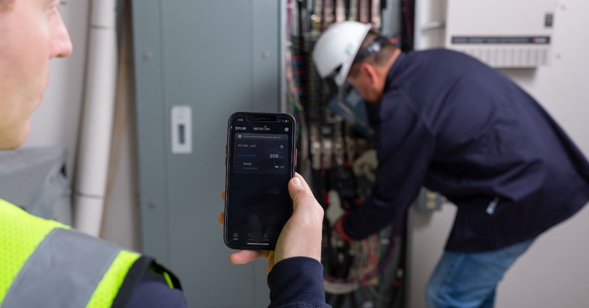 FLIR DM286 industrial multimeter with IGM&trade; thermal imaging and METERLiNK&reg; connectivity, enabling technicians to capture measurements, thermal images, and transfer data seamlessly for electrical and coating inspections.